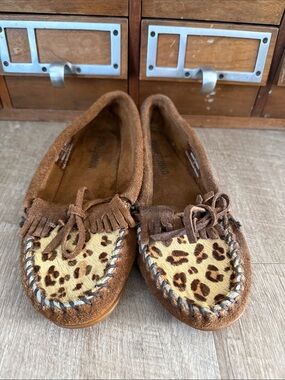 Minnetonka Leopard Moccasins Size 5